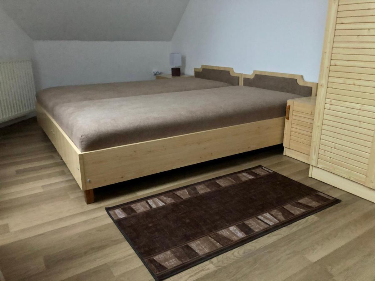 Mol-Ker-Vill Apartment Lenti Luaran gambar